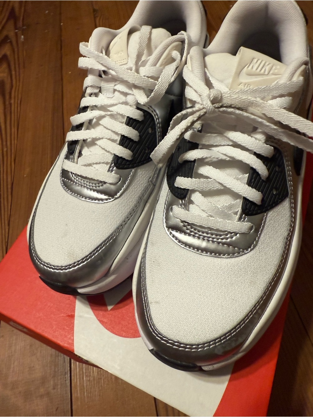Nike Airmax 90 LV8 - Picture 2 of 9